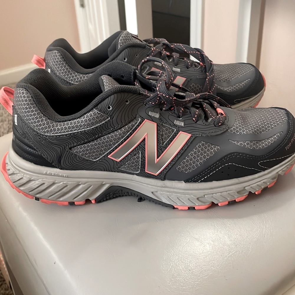 womens new balances! size 8.5